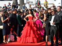 Aishwarya Rai tỏa sáng như một nữ hoàng tại LHP Cannes 2017