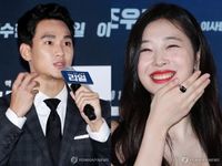 Kim Soo Hyun ngượng ngùng nói về cảnh 'nóng' với Sulli