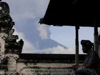 Du lịch Bali (Indonesia) tổn thất nghiêm trọng do núi lửa Agung phun trào