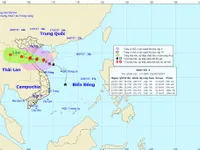 Tâm bão số 2 nằm trên vùng biển các tỉnh Thanh Hóa - Hà Tĩnh