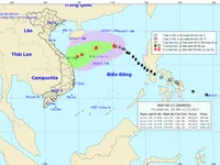 Bão số 13 đổi hướng di chuyển và  tiếp tục mạnh thêm