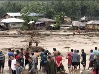 Hàng nghìn người Philippines trải qua ngày Giáng sinh ở nơi trú bão