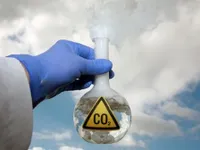 Dùng ánh nắng biến CO2 thành ethanol