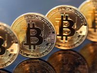 Bitcoin bất ngờ phá đỉnh 3.000 USD lần đầu tiên trong lịch sử