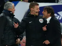 Mourinho cáu tiết chê Conte 'yếu bóng vía'