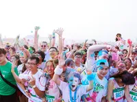 Giới trẻ H&agrave; Nội 'ch&aacute;y' hết m&igrave;nh c&ugrave;ng Color me run 2017