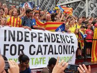 Tây Ban Nha siết chặt kiểm soát ngân sách vùng Catalonia