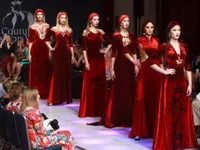 Áo dài dát vàng – điểm nhấn thú vị tại NewYork Couture Fashion Week