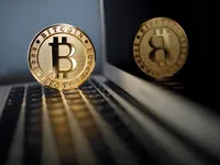 Giá trị đồng Bitcoin sụt giảm sau khi bị phân tách