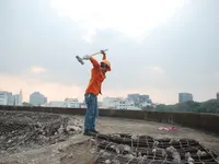 Phá dỡ thủy đài: Công tác đảm bảo an toàn được đặt lên hàng đầu