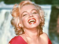 Tròn 55 năm huyền thoại Marilyn Monroe ra đi: Lời khước từ đáng tiếc với sân khấu