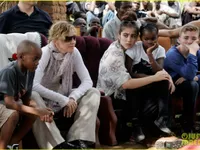 Madonna tiếp tục nhận con nuôi từ Malawi