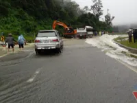 Quốc lộ 6 ngập sâu, chia cắt Hòa Bình và Sơn La