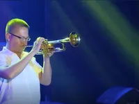 Nghệ sĩ trumpet gốc Việt đạt giải Grammy trở về Việt Nam