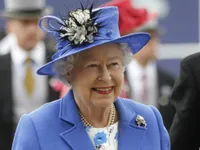 Nữ hoàng Anh Elizabeth II suýt bị cảnh vệ bắn nhầm