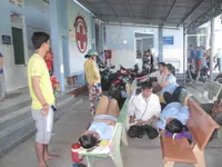 An Giang: 300 công nhân nhập viện nghi do ngộ độc