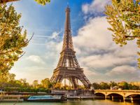 Những sự thật kì lạ về tháp Eiffel mà bạn không biết