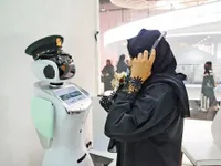 Dubai tuyển dụng 5 robot trở thành nhân viên chính thức