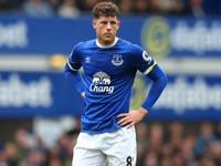 Chelsea 'giành pole' trong thương vụ Ross Barkley