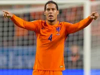 Fan 'bóc mẽ' áo đấu siêu đẹp của Liverpool lấy cảm hứng từ... Van Dijk