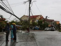 Hệ thống lưới điện tại Phú Yên tê liệt sau lũ