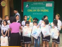 'Cùng em tới trường' dành tặng 2.000 suất quà cho học sinh khó khăn