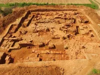 More architecture relics unearthed in Cha citadel