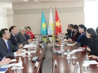 Chủ tịch Quốc hội gặp mặt một số chính đảng Kazakhstan