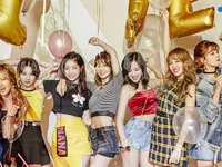 TWICE 'nhá hàng' trước ngày ra mắt album đầu tay