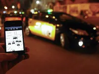 Hà Nội cấm dịch vụ đi chung của Uber và Grab