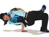 Nghệ sĩ Pháp gốc Nhật độc diễn múa kết hợp breakdance