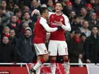 HLV Wenger chốt số phận của Sanchez và Ozil trong kỳ chuyển nhượng tới