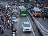 Hà Nội đưa lô xe bus chống kẹp cửa vào hoạt động