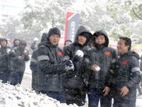 Cầu thủ U23 Việt Nam hào hứng với trời tuyết, HLV Park Hang Seo nhắc nhở