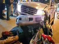 &Ocirc; t&ocirc; g&acirc;y tai nạn li&ecirc;n ho&agrave;n tại H&agrave; Nội