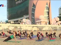 Tập thể dục bên biển Nha Trang