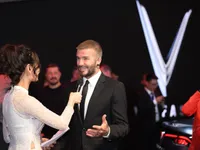 David Beckham đẹp trai &apos;khó cưỡng&apos; tại buổi ra mắt xe của Vinfast