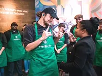 Starbucks mở quán đầu tiên sử dụng ngôn ngữ ký hiệu