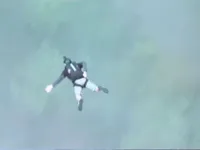 Th&oacute;t tim với cuộc thi nhảy cầu cao hơn 260m tại Mỹ