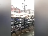 Italy: Thời tiết xấu hoành hành, Venice “chìm” trong biển nước