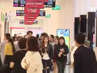 Hà Nội: Các cửa hàng nhộn nhịp trong dịp mua sắm giảm giá Black Friday