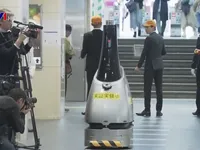 Nhật Bản thử nghiệm robot tuần tra tại ga tàu điện