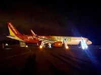 Máy bay Vietjet gặp sự cố: 2 bánh trước bị mất trong quá trình hạ cánh