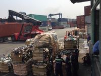 Hải quan TP.HCM kiểm đếm hàng nghìn container phế liệu