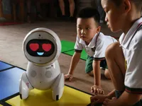 Robot trợ giảng tại Trung Quốc