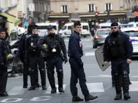 Pháp tăng lương cho cảnh sát sau đình công