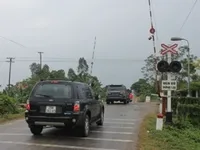 Đường sắt đề nghị lắp thiết bị hỗ trợ cảnh báo đường ngang tự mở