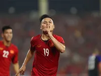 VIDEO: Quang Hải ghi bàn lập công, mở tỉ số cho ĐT Việt Nam (bán kết lượt về AFF Cup 2018)