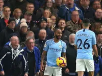 Raheem Sterling bị kỳ thị chủng tộc trong trận Chelsea Manchester City?