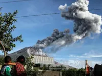 Indonesia: Núi lửa Sinabung phun tro cao 5.000 mét